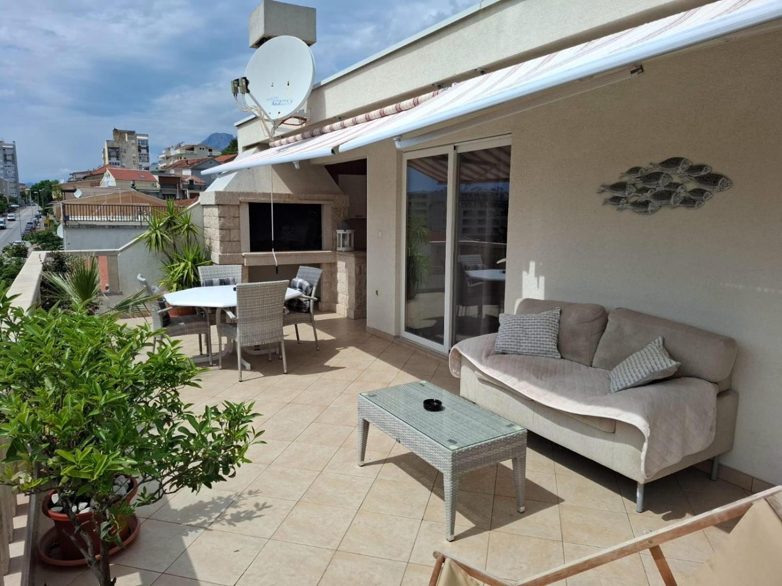 Happy Basset Terrace Appartement Makarska Buitenkant foto